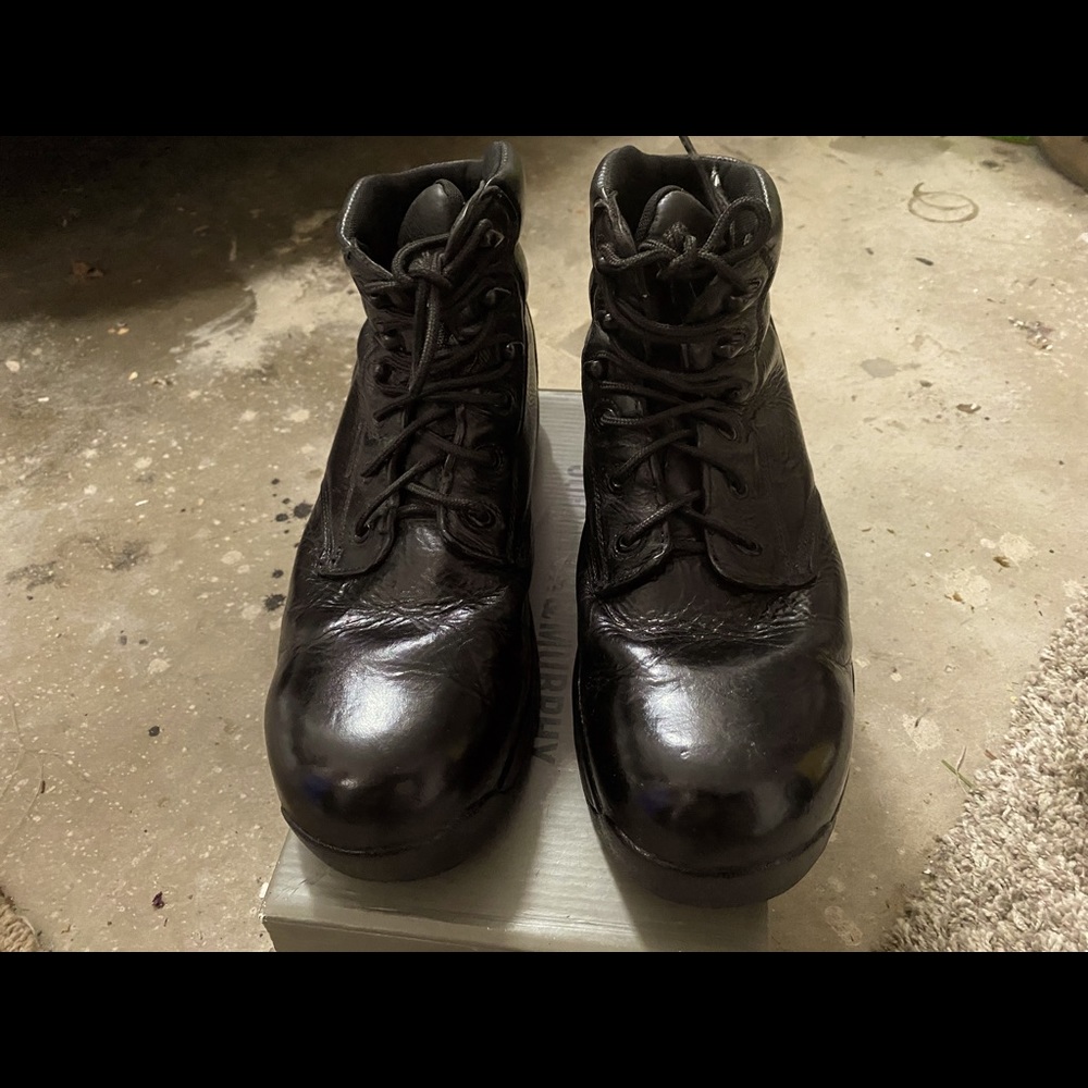 Gravity Defyer Versoshock black boots shine. Size 13 wide. 1 pair.